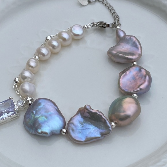 B59-Handmade High Quality Petal Pearl And White Bracelet - Picture 5 of 10